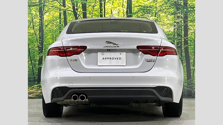 2019 認定中古車 Jaguar XE ユーロンホワイト D180 AWD AUTOMATIC 4 door Saloon SE