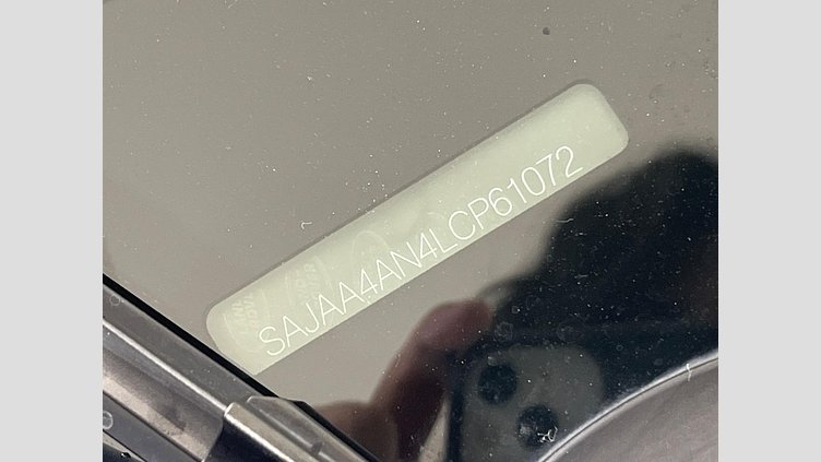 2019 認定中古車 Jaguar XE ユーロンホワイト D180 AWD AUTOMATIC 4 door Saloon SE