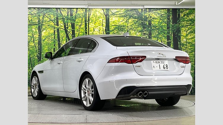 2019 認定中古車 Jaguar XE ユーロンホワイト D180 AWD AUTOMATIC 4 door Saloon SE