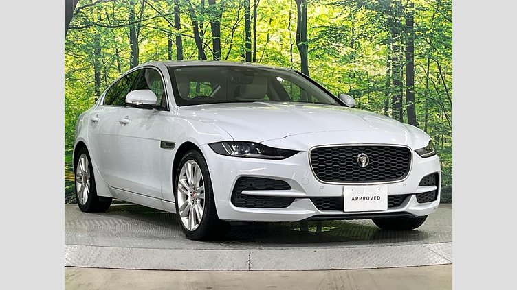 2019 認定中古車 Jaguar XE ユーロンホワイト D180 AWD AUTOMATIC 4 door Saloon SE