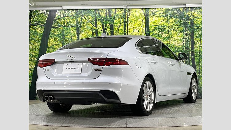 2019 認定中古車 Jaguar XE ユーロンホワイト D180 AWD AUTOMATIC 4 door Saloon SE