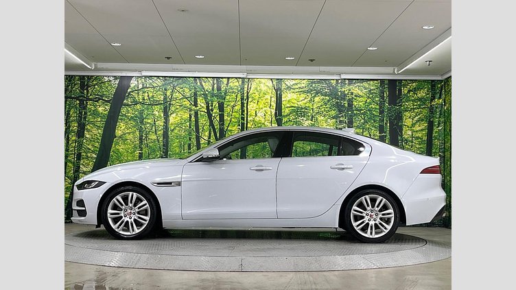 2019 認定中古車 Jaguar XE ユーロンホワイト D180 AWD AUTOMATIC 4 door Saloon SE