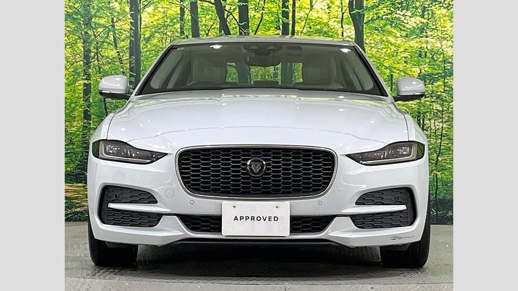 2019 認定中古車 Jaguar XE ユーロンホワイト D180 AWD AUTOMATIC 4 door Saloon SE