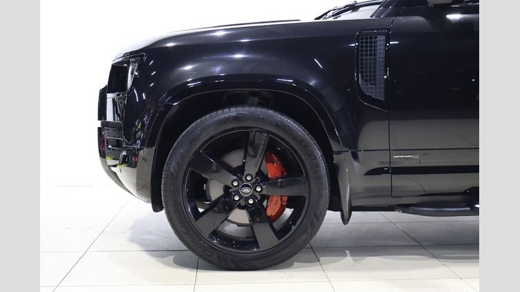 2022 認定中古車 Land Rover Defender 110 サントリーニブラック D300 AWD（AT） X