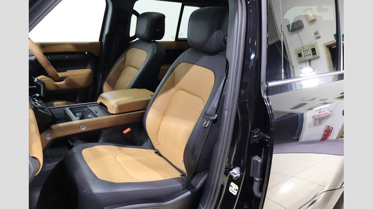2022 認定中古車 Land Rover Defender 110 サントリーニブラック D300 AWD（AT） X
