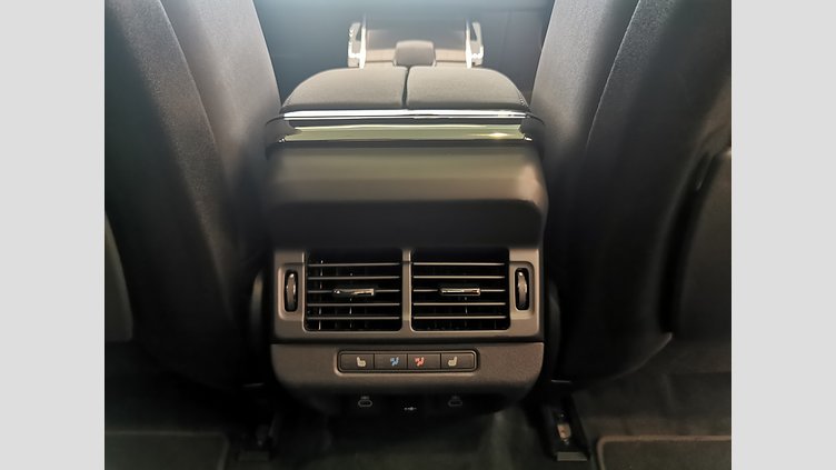 2024 認定中古車 Land Rover Range Rover Evoque ソウルパールシルバー P300eプラグインハイブリッド（ガソリン） スタンダードホイールベース DYNAMIC HSE