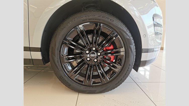 2024 認定中古車 Land Rover Range Rover Evoque ソウルパールシルバー P300eプラグインハイブリッド（ガソリン） スタンダードホイールベース DYNAMIC HSE