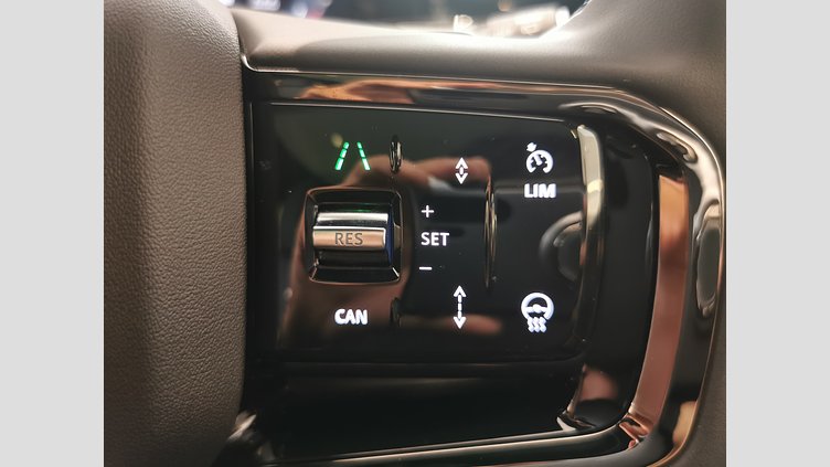 2024 認定中古車 Land Rover Range Rover Evoque ソウルパールシルバー P300eプラグインハイブリッド（ガソリン） スタンダードホイールベース DYNAMIC HSE