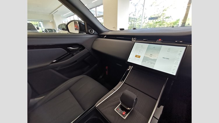 2024 認定中古車 Land Rover Range Rover Evoque ソウルパールシルバー P300eプラグインハイブリッド（ガソリン） スタンダードホイールベース DYNAMIC HSE