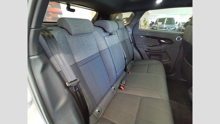 2024 認定中古車 Land Rover Range Rover Evoque ソウルパールシルバー P300eプラグインハイブリッド（ガソリン） スタンダードホイールベース DYNAMIC HSE
