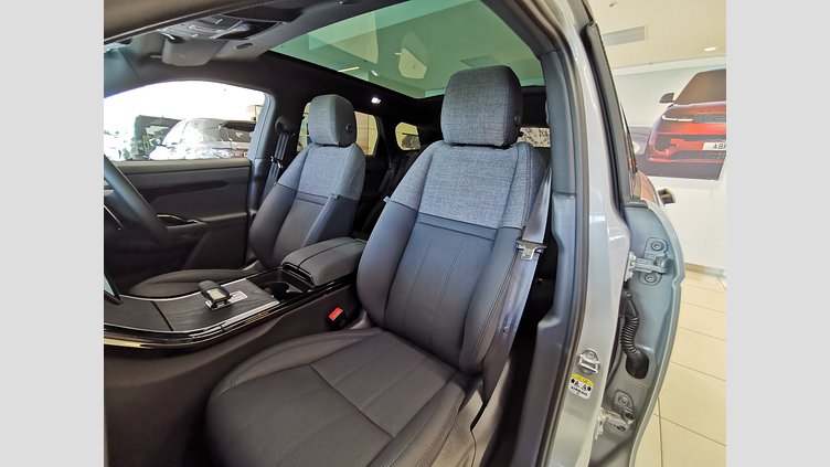2024 認定中古車 Land Rover Range Rover Evoque ソウルパールシルバー P300eプラグインハイブリッド（ガソリン） スタンダードホイールベース DYNAMIC HSE