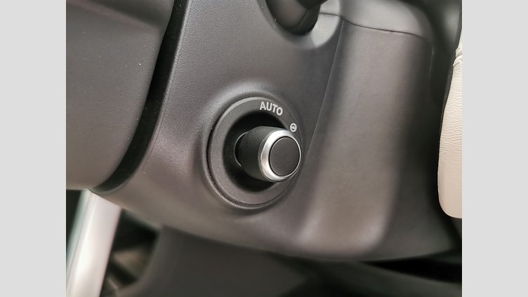 2024 認定中古車 Land Rover Discovery Sport フィレンツェレッド プラグインハイブリッド（ガソリン） 標準ホイール Dynamic HSE
