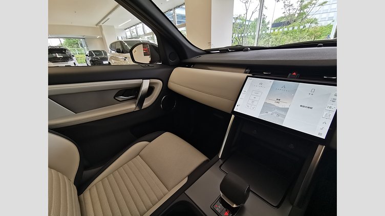 2024 認定中古車 Land Rover Discovery Sport フィレンツェレッド プラグインハイブリッド（ガソリン） 標準ホイール Dynamic HSE
