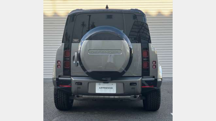 2025 認定中古車 Land Rover Defender 110 シリコンシルバー P300 ガソリン X-Dynamic SE