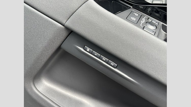 2025 認定中古車 Land Rover Range Rover Evoque サントリーニブラック D200マイルドハイブリッド（ディーゼル） SWB S