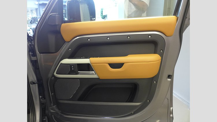2023 認定中古車 Land Rover Defender 110 アイガーグレイ D300 AWD（AT） X-DYNAMIC HSE D300