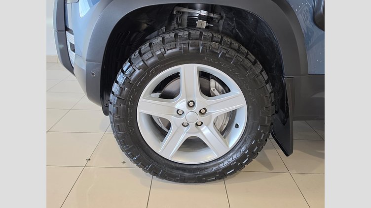 2020 Seminuevos Approved Land Rover Defender 110 Tasman Blue 3.0 litre i6P​ SE