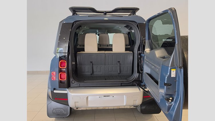 2020 Seminuevos Approved Land Rover Defender 110 Tasman Blue 3.0 litre i6P​ SE
