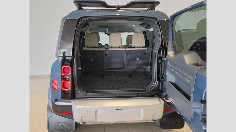 2020 Seminuevos Approved Land Rover Defender 110 Tasman Blue 3.0 litre i6P​ SE