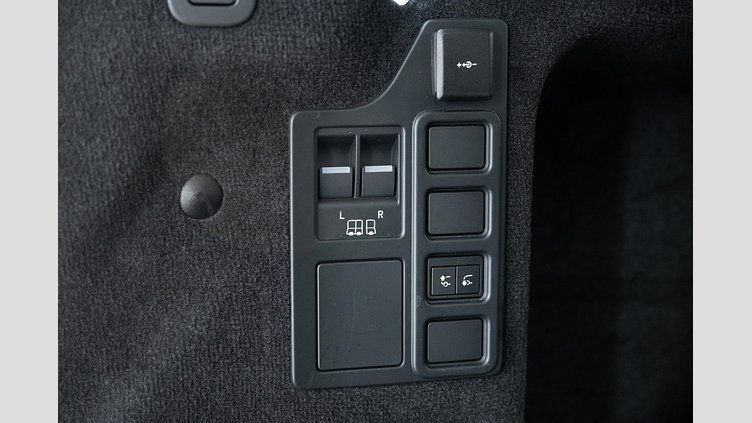 2024 Apstiprināts Land Rover Discovery Eiger Grey 3.0 litre i6D​ Dynamic SE D250
