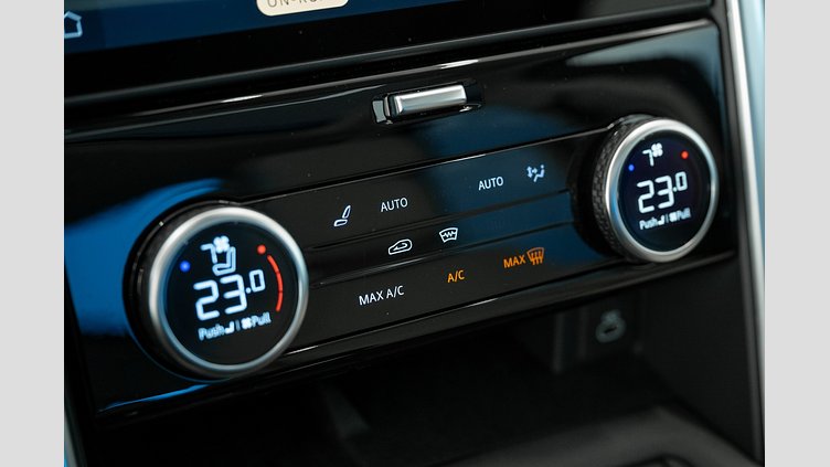 2024 Apstiprināts Land Rover Discovery Eiger Grey 3.0 litre i6D​ Dynamic SE D250