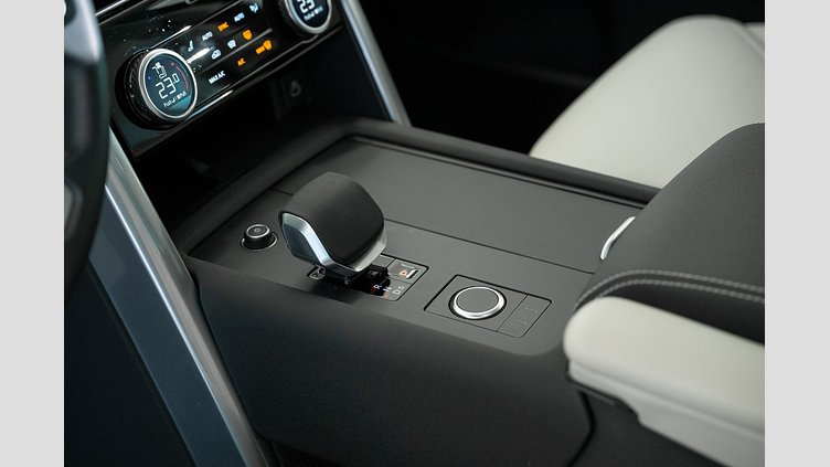 2024 Apstiprināts Land Rover Discovery Eiger Grey 3.0 litre i6D​ Dynamic SE D250
