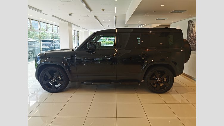2024 認定中古車 Land Rover Defender 110 サントリーニブラック P300 AWD（AT） SE