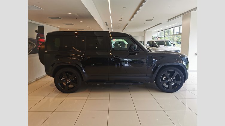 2024 認定中古車 Land Rover Defender 110 サントリーニブラック P300 AWD（AT） SE