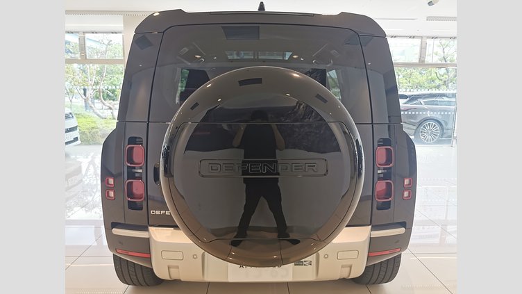 2024 認定中古車 Land Rover Defender 110 サントリーニブラック P300 AWD（AT） SE