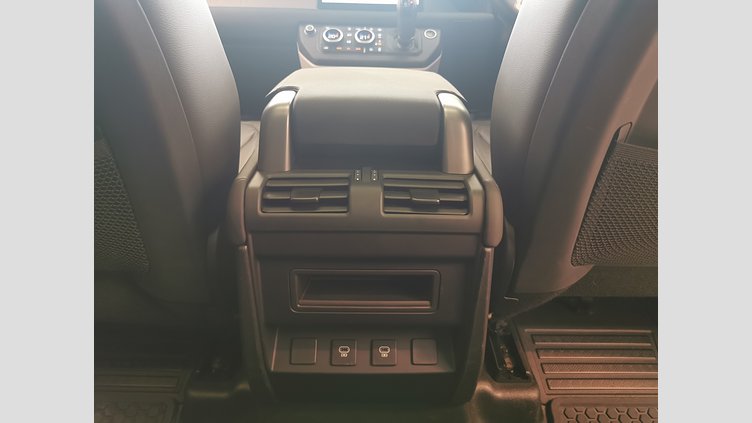 2024 認定中古車 Land Rover Defender 110 サントリーニブラック P300 AWD（AT） SE
