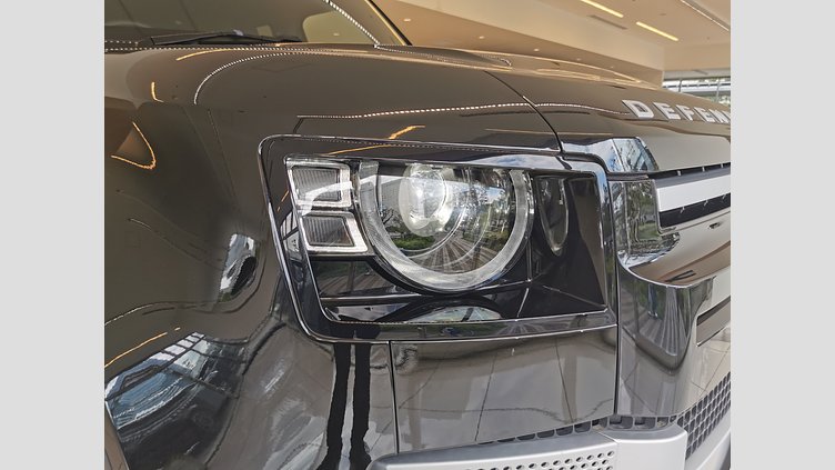 2024 認定中古車 Land Rover Defender 110 サントリーニブラック P300 AWD（AT） SE