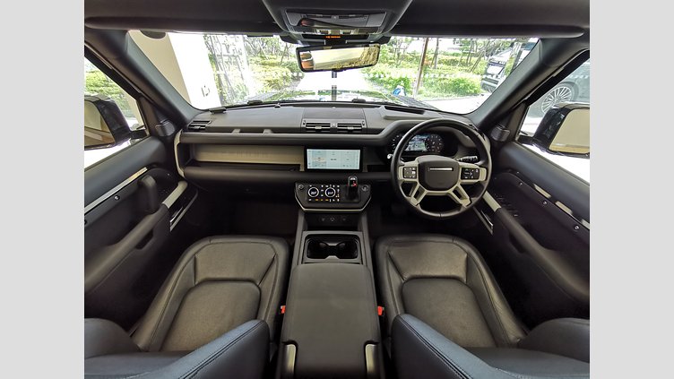 2024 認定中古車 Land Rover Defender 110 サントリーニブラック P300 AWD（AT） SE