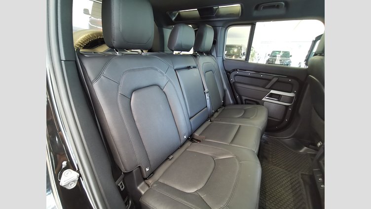 2024 認定中古車 Land Rover Defender 110 サントリーニブラック P300 AWD（AT） SE