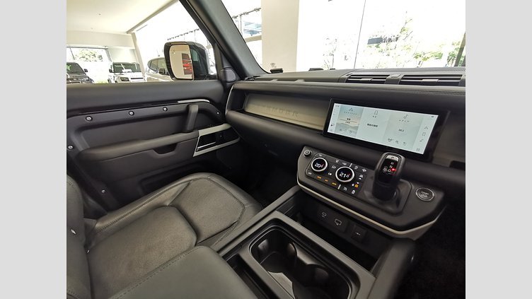 2024 認定中古車 Land Rover Defender 110 サントリーニブラック P300 AWD（AT） SE