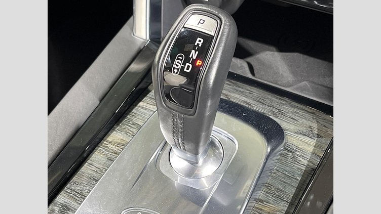 2019 認定中古車 Land Rover Discovery Sport フィレンツェレッド D180 AWD（オートマチック） 標準ホイールベース ディスカバリー スポーツ R-DYNAMIC SE