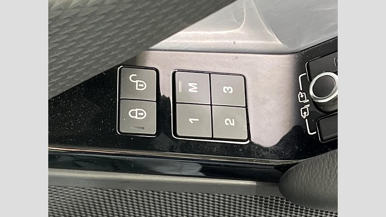 2019 認定中古車 Land Rover Range Rover Velar Indus Silver 2.0 litre i4D Diesel R-DYNAMIC S