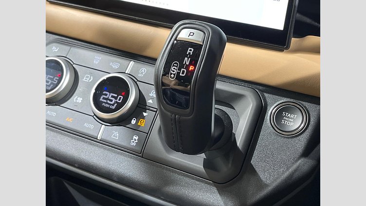 2024 認定中古車 Land Rover Defender 110 サントリーニブラック D350 ディーゼルマイルドハイブリッド X-Dynamic HSE