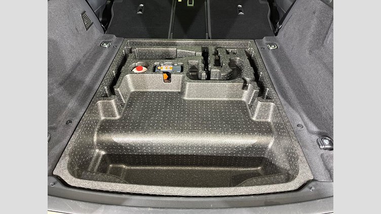 2022 認定中古車 Land Rover Range Rover Velar Fuji White 2.0 litre i4P​ Ｒ-DYNAMIC Ｓ
