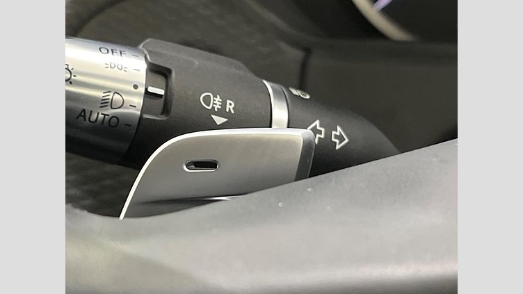 2022 認定中古車 Land Rover Range Rover Velar Fuji White 2.0 litre i4P​ Ｒ-DYNAMIC Ｓ
