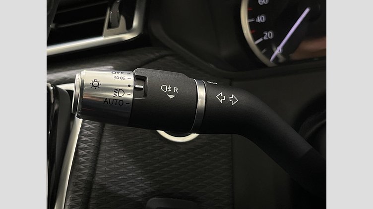 2022 認定中古車 Land Rover Range Rover Velar Fuji White 2.0 litre i4P​ Ｒ-DYNAMIC Ｓ