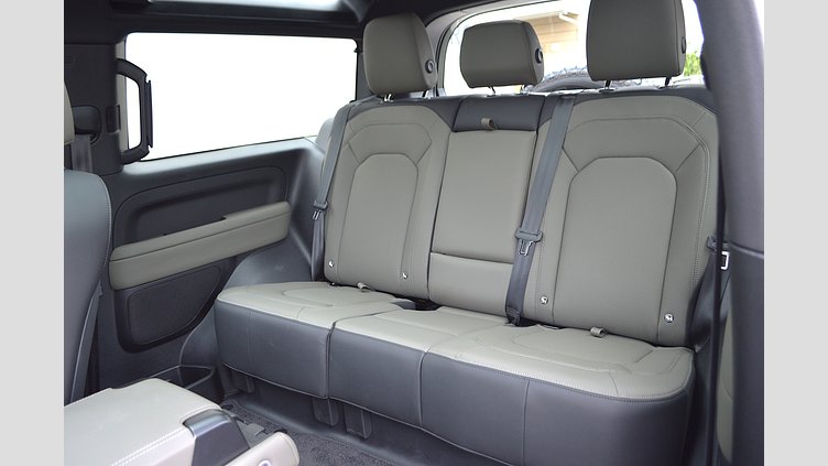 2025 認定中古車 Land Rover Defender 90 パンゲアグリーン D350 ディーゼルマイルドハイブリッド X-Dynamic HSE