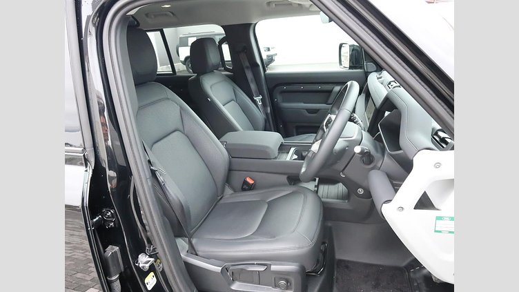 2023 認定中古車 Land Rover Defender 110 サントリーニブラック D300 AWD（AT） S