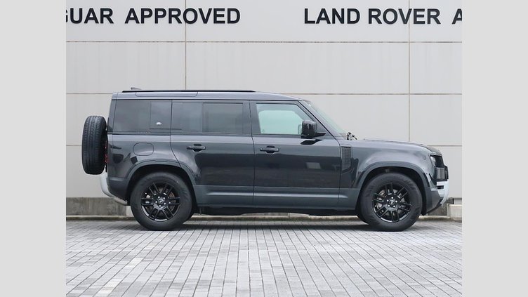 2023 認定中古車 Land Rover Defender 110 サントリーニブラック D300 AWD（AT） S