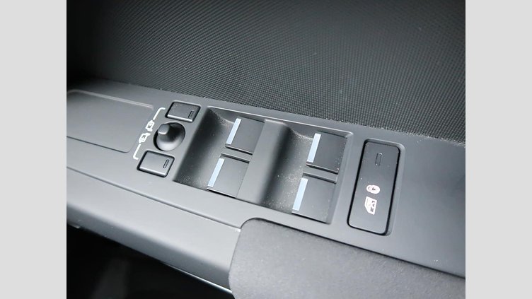 2023 認定中古車 Land Rover Defender 110 サントリーニブラック D300 AWD（AT） S