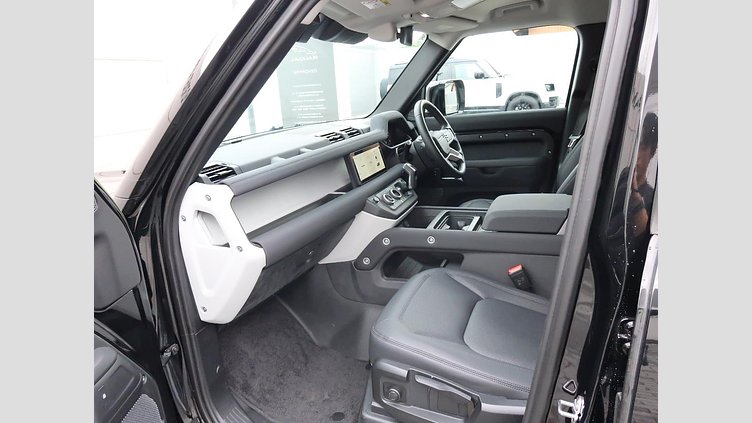 2023 認定中古車 Land Rover Defender 110 サントリーニブラック D300 AWD（AT） S