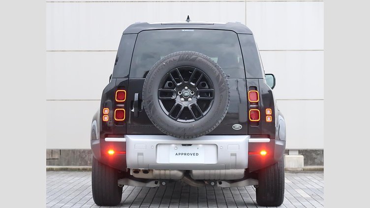 2023 認定中古車 Land Rover Defender 110 サントリーニブラック D300 AWD（AT） S