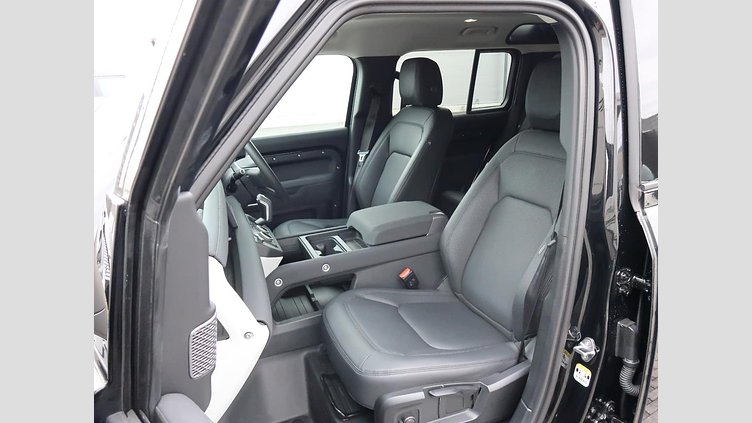 2023 認定中古車 Land Rover Defender 110 サントリーニブラック D300 AWD（AT） S