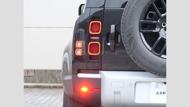 2023 認定中古車 Land Rover Defender 110 サントリーニブラック D300 AWD（AT） S