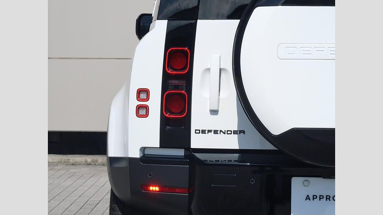 2023 認定中古車 Land Rover Defender 110 フジホワイト D300 AWD（AT） S