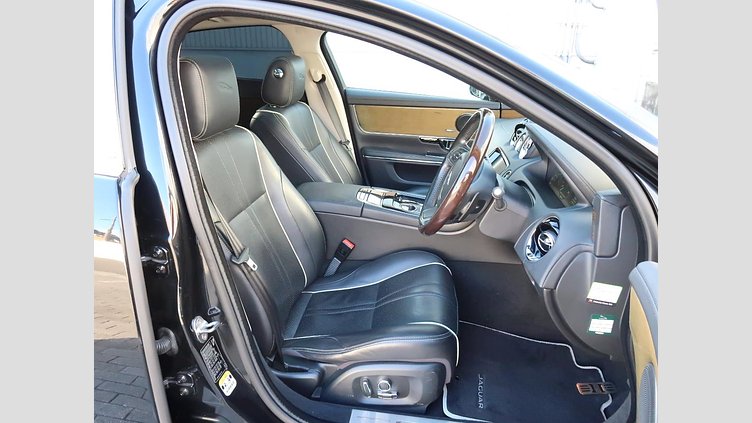 2018 認定中古車 Jaguar XJ Santorini Black ガソリン プレミアムラグジュアリー
